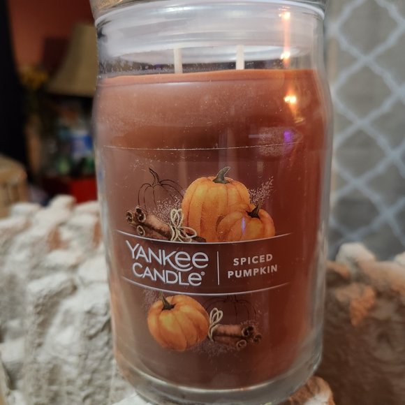 Brand New !! Signature Large Jar Yankee Candle Spiced Pumpkin - Picture 2 of 5